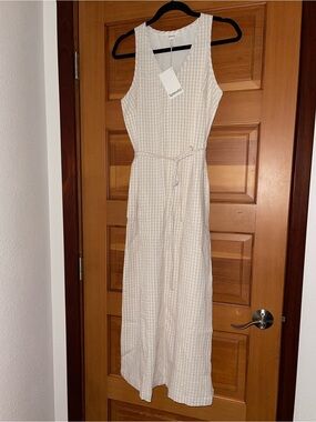 CLOSET CLOSEOUT SALE - Sleeveless V-Neck Cream & Tan Gingham Dress - NWT